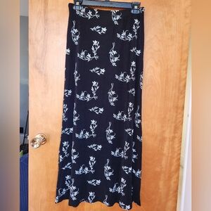 Chic Black Floral Maxi Skirt